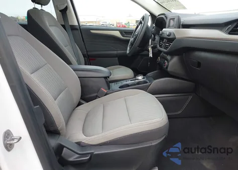 2022 Ford Escape S z USA, uszkodzony, nr VIN 1FMCU0F67NUB38837